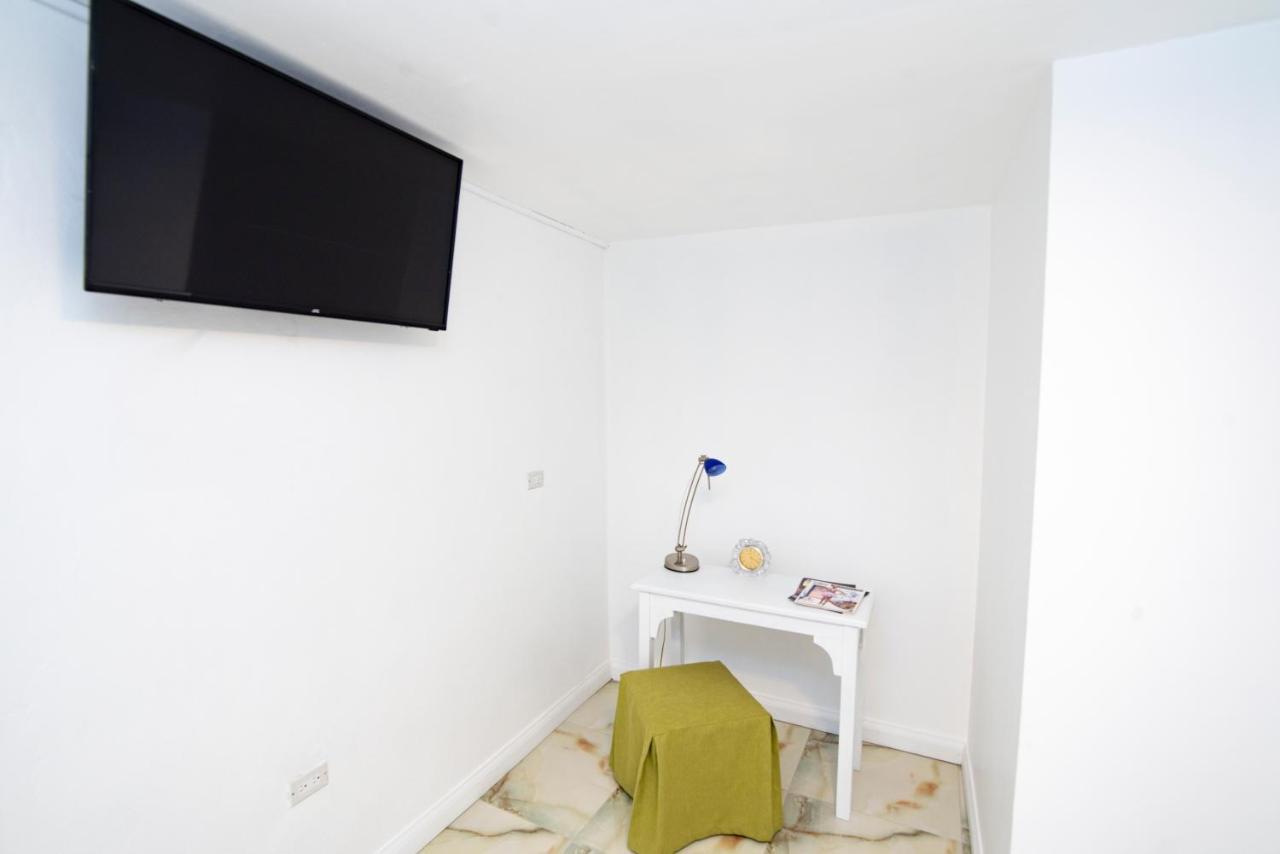 Pulse Rooms At Trafalgar Кингстън Екстериор снимка