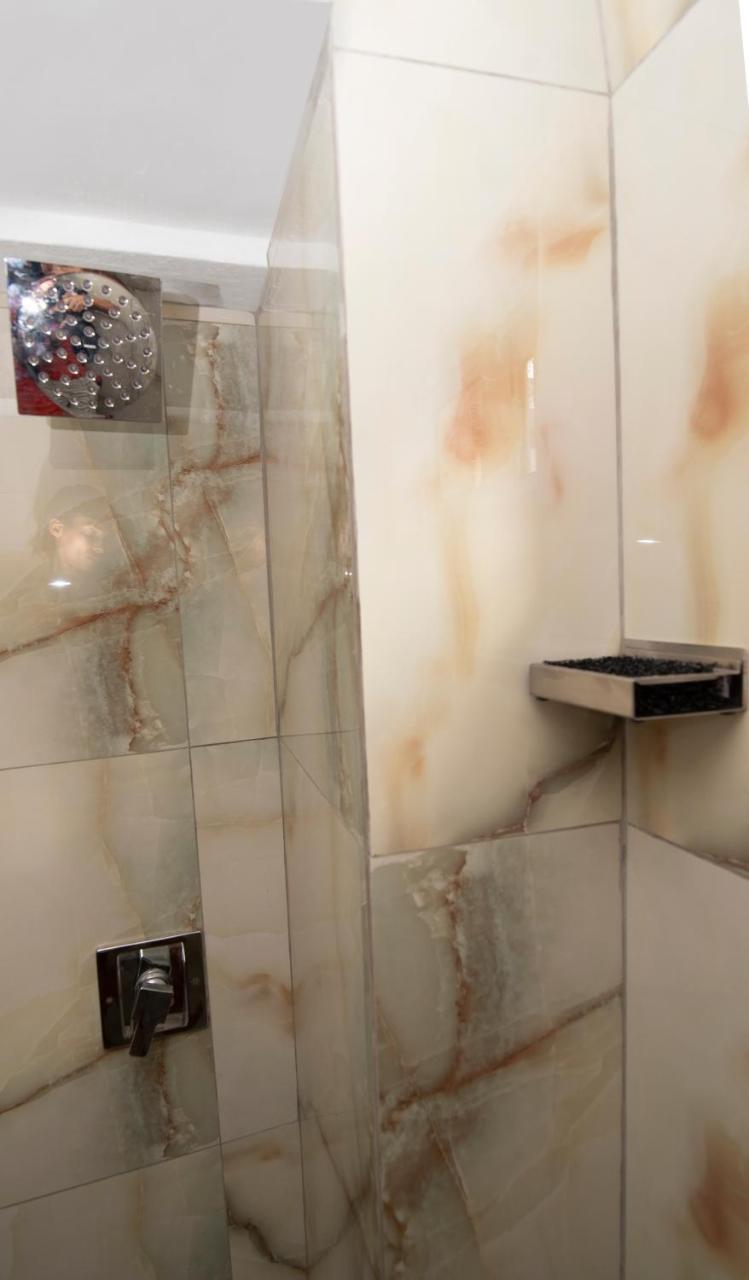 Pulse Rooms At Trafalgar Кингстън Екстериор снимка